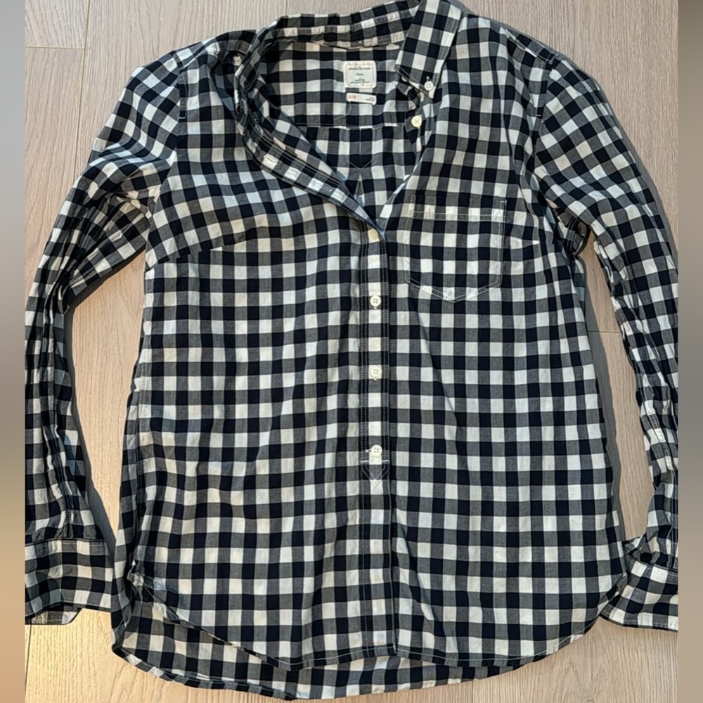Gap plaid button down shirt sz Small